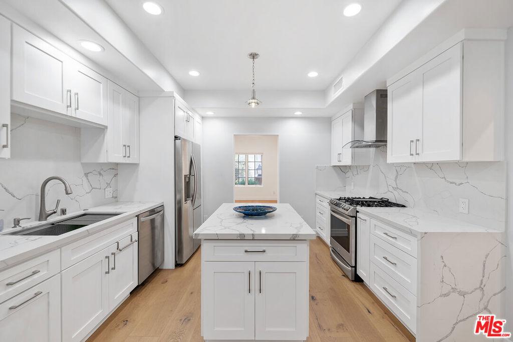851 N San Vicente Boulevard 117