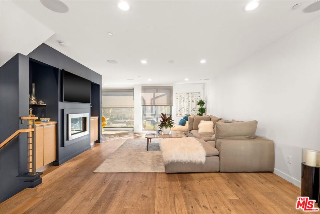 310 Washington Boulevard 503