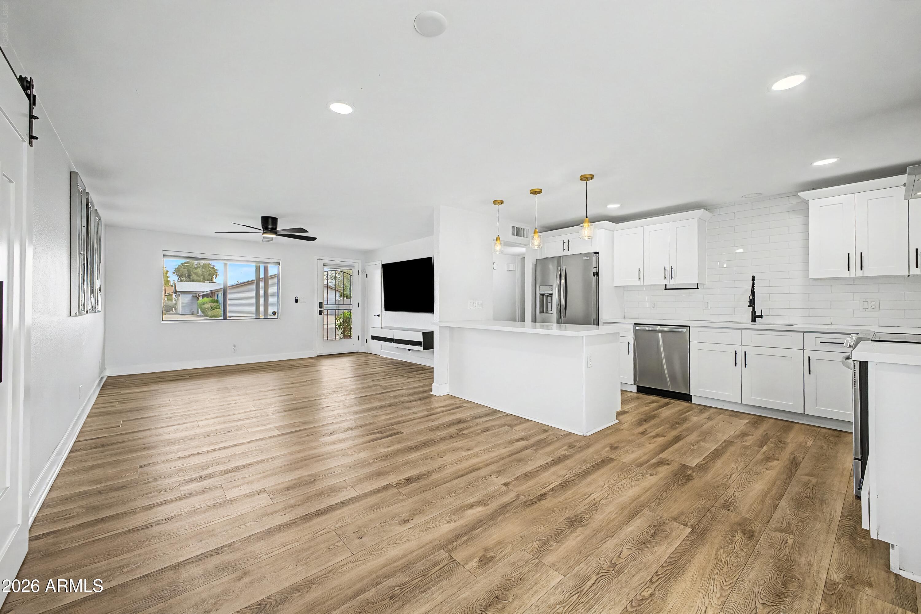 4101 E CALAVAR Road, Phoenix, AZ 85032