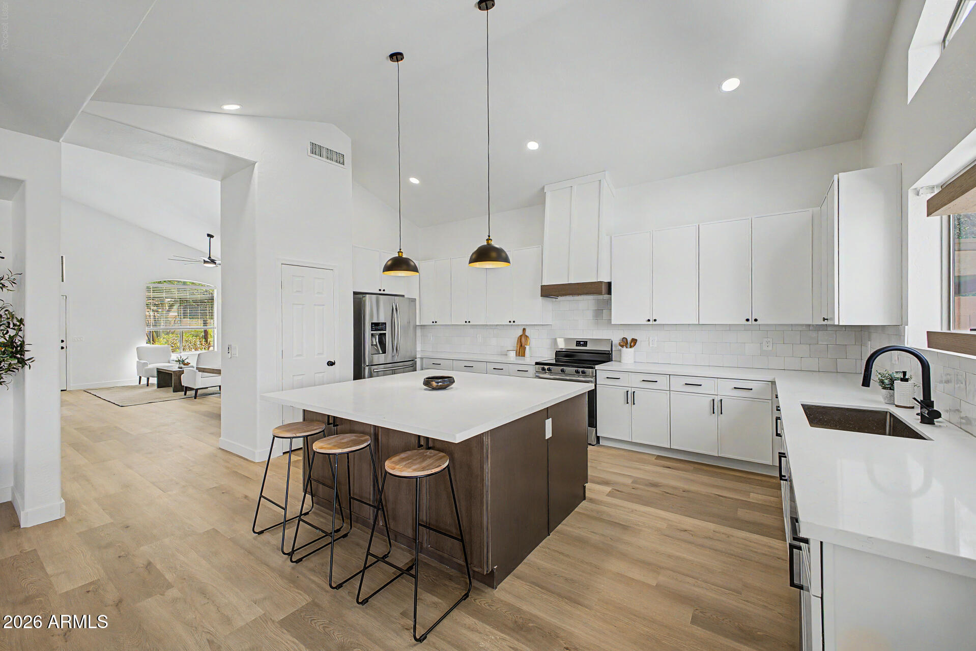 2530 W Allens Peak Drive, San Tan Valley, AZ 85144