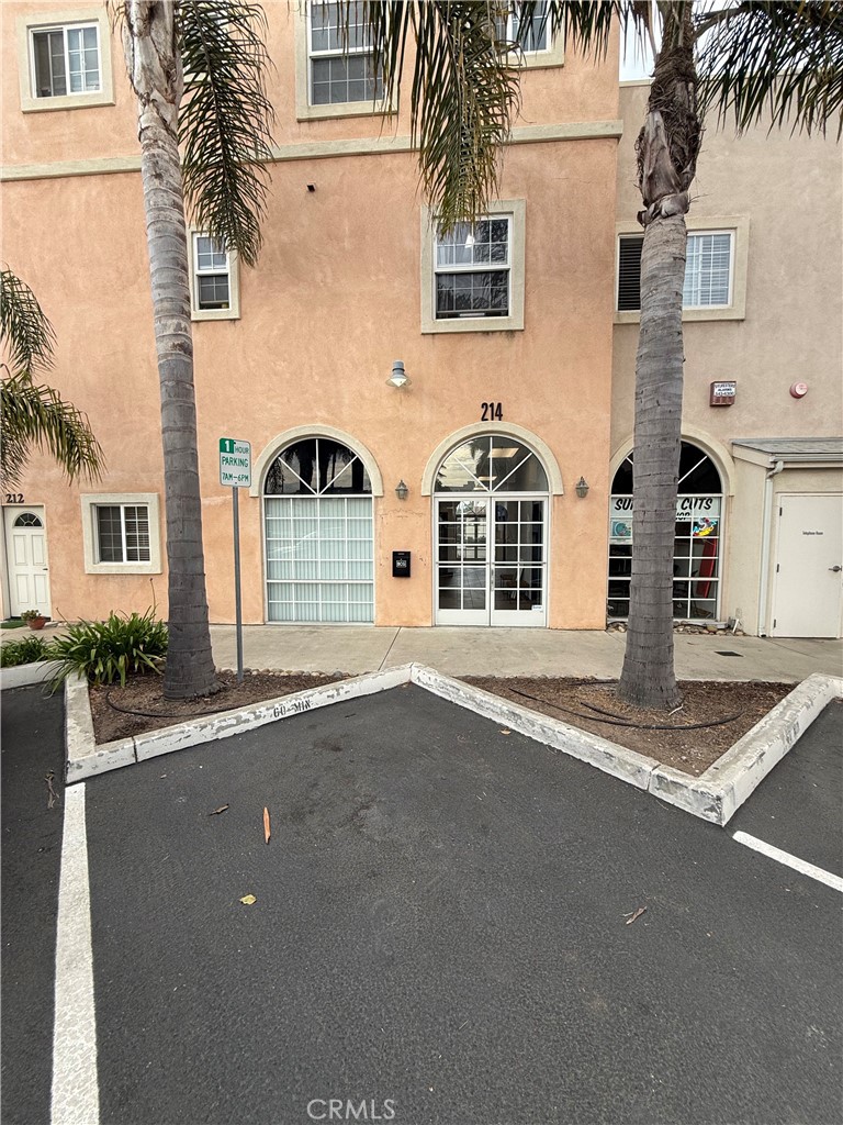 214 Grand Avenue W 214