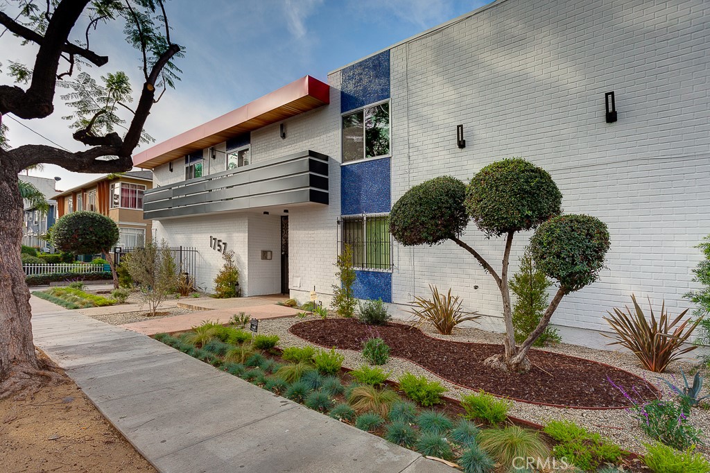 1757 N Kingsley