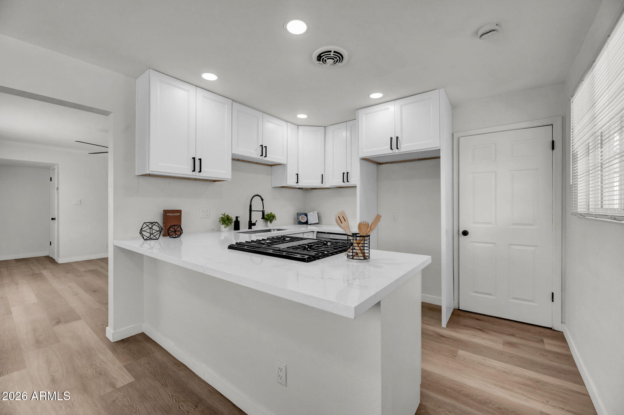 2866 W DIANA Avenue, Phoenix, AZ 85051