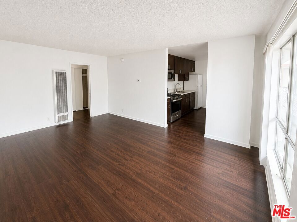 1208 W Adams Boulevard 14