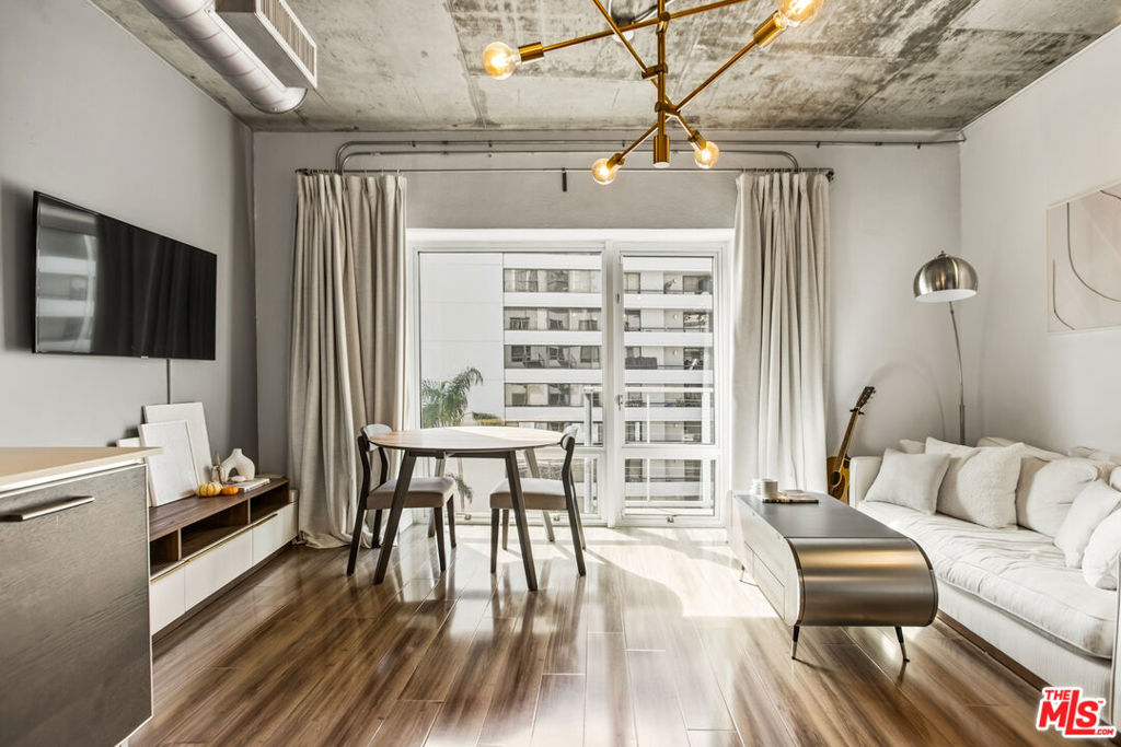 645 W 9th Street 529