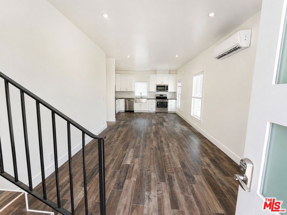 1449 W 28th Street 1447