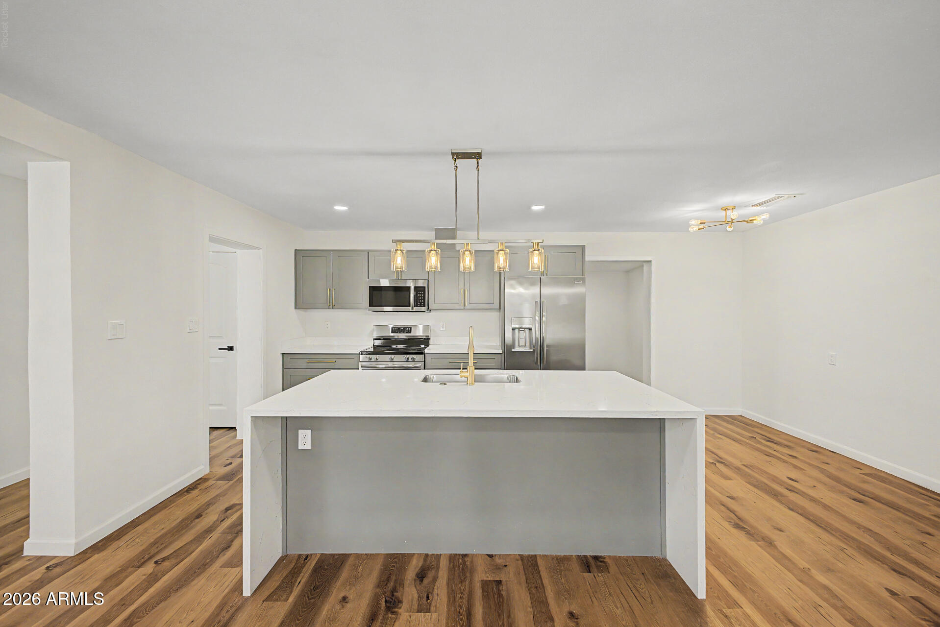 1819 W MORTEN Avenue, Phoenix, AZ 85021