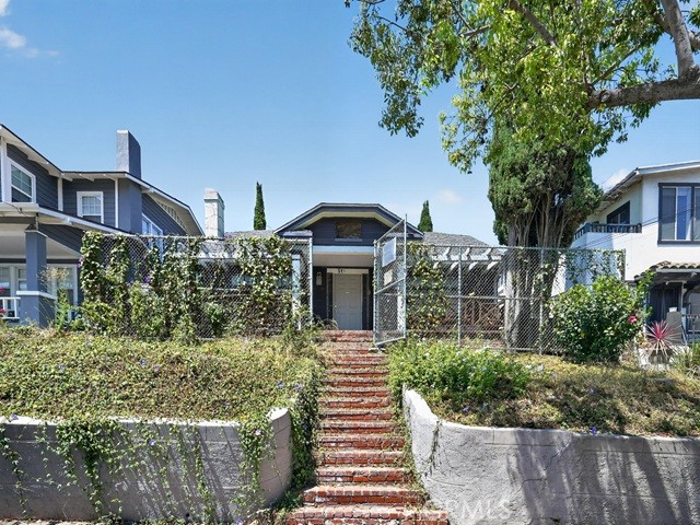 517 S Grand Avenue