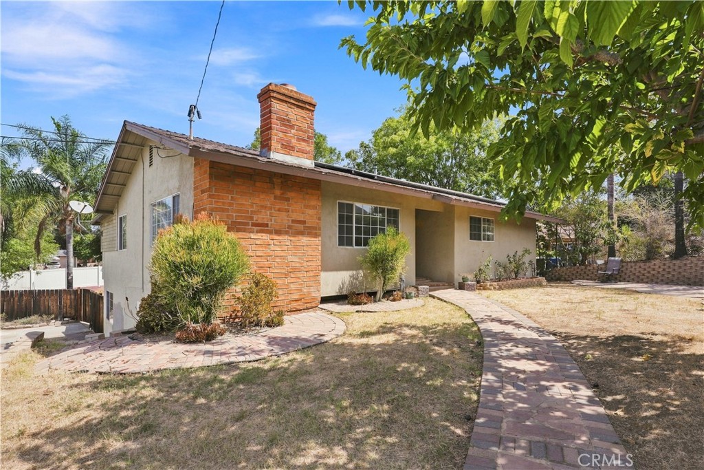 1340 E Fallbrook Street