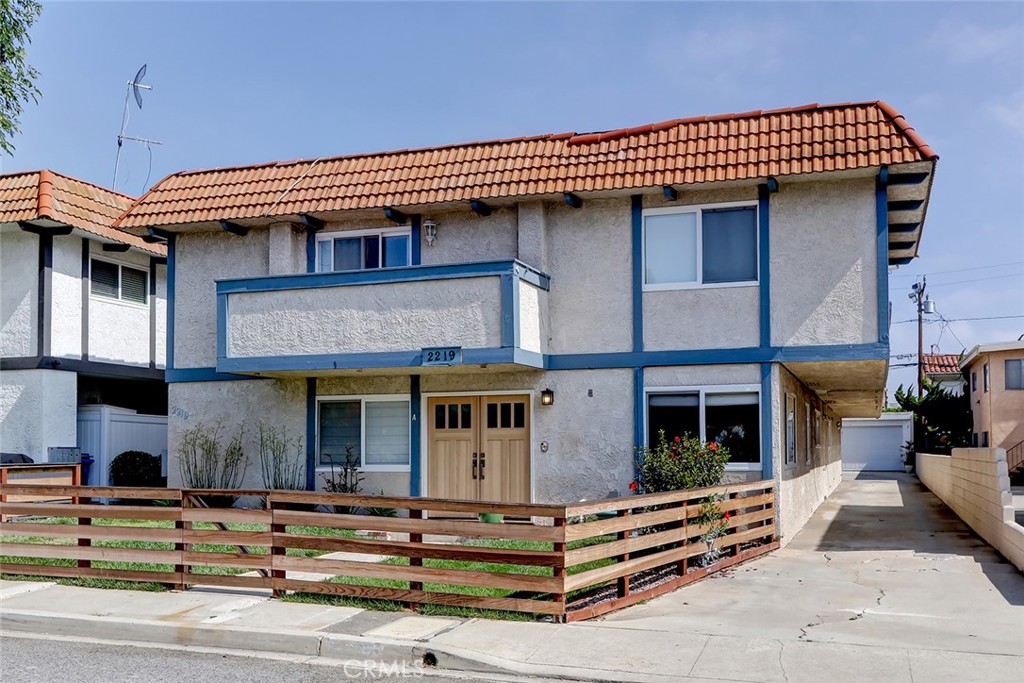 2219 Curtis C