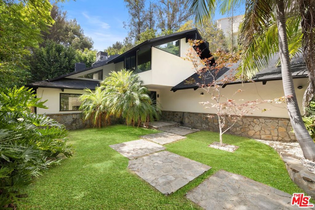 1561 Clear View Drive