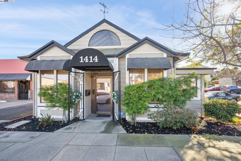 1414 Everett St