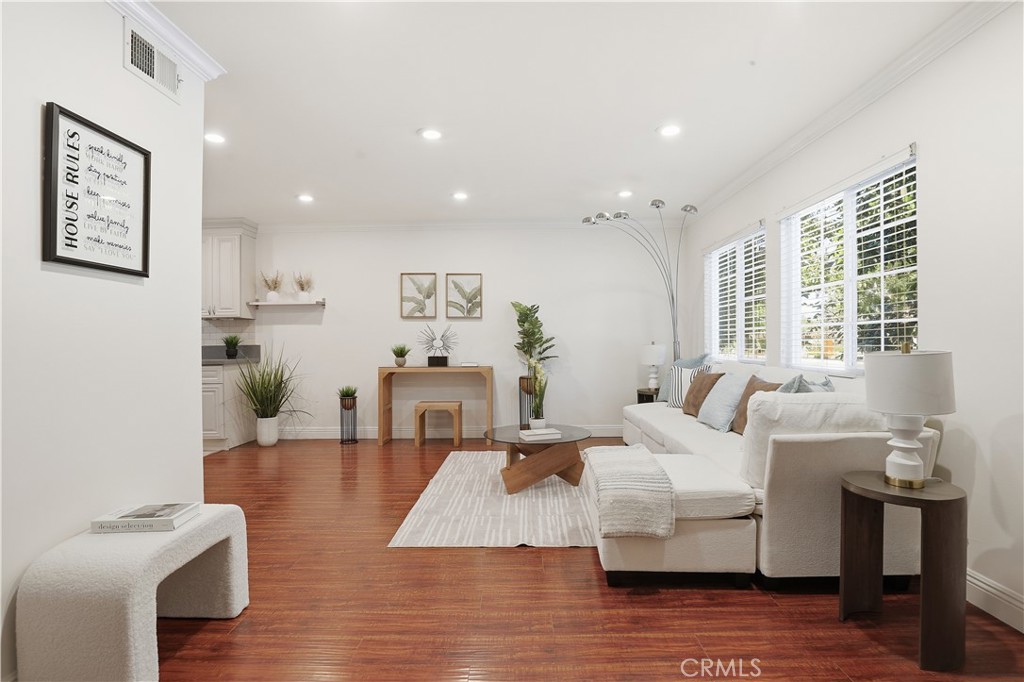 4189 Vineland Avenue 111