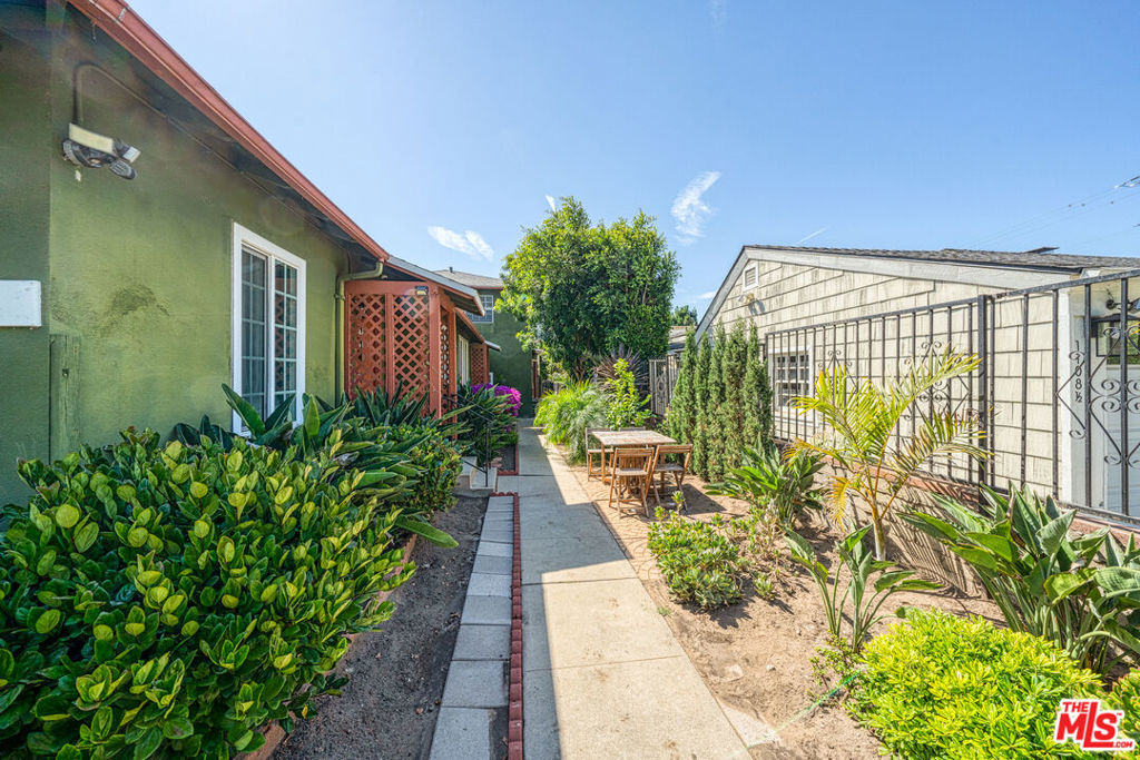 1112 Ocean Park Boulevard D