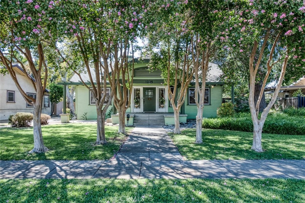 1235 N Arthur