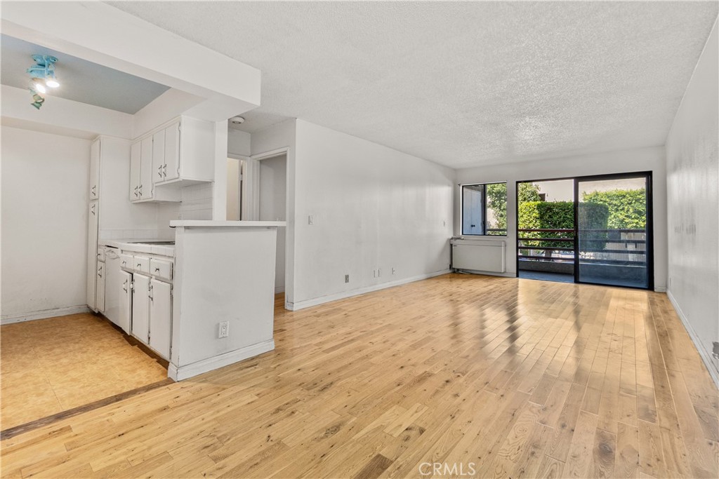1119 Albany 106