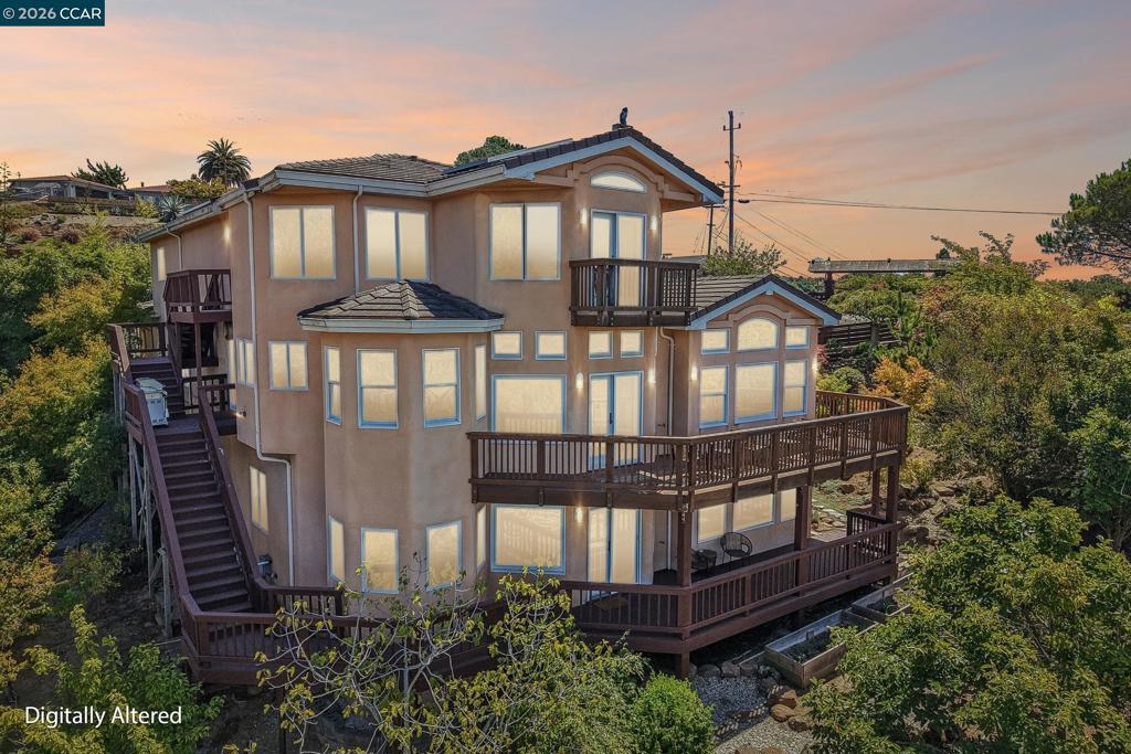 3906 Arbutus Ct