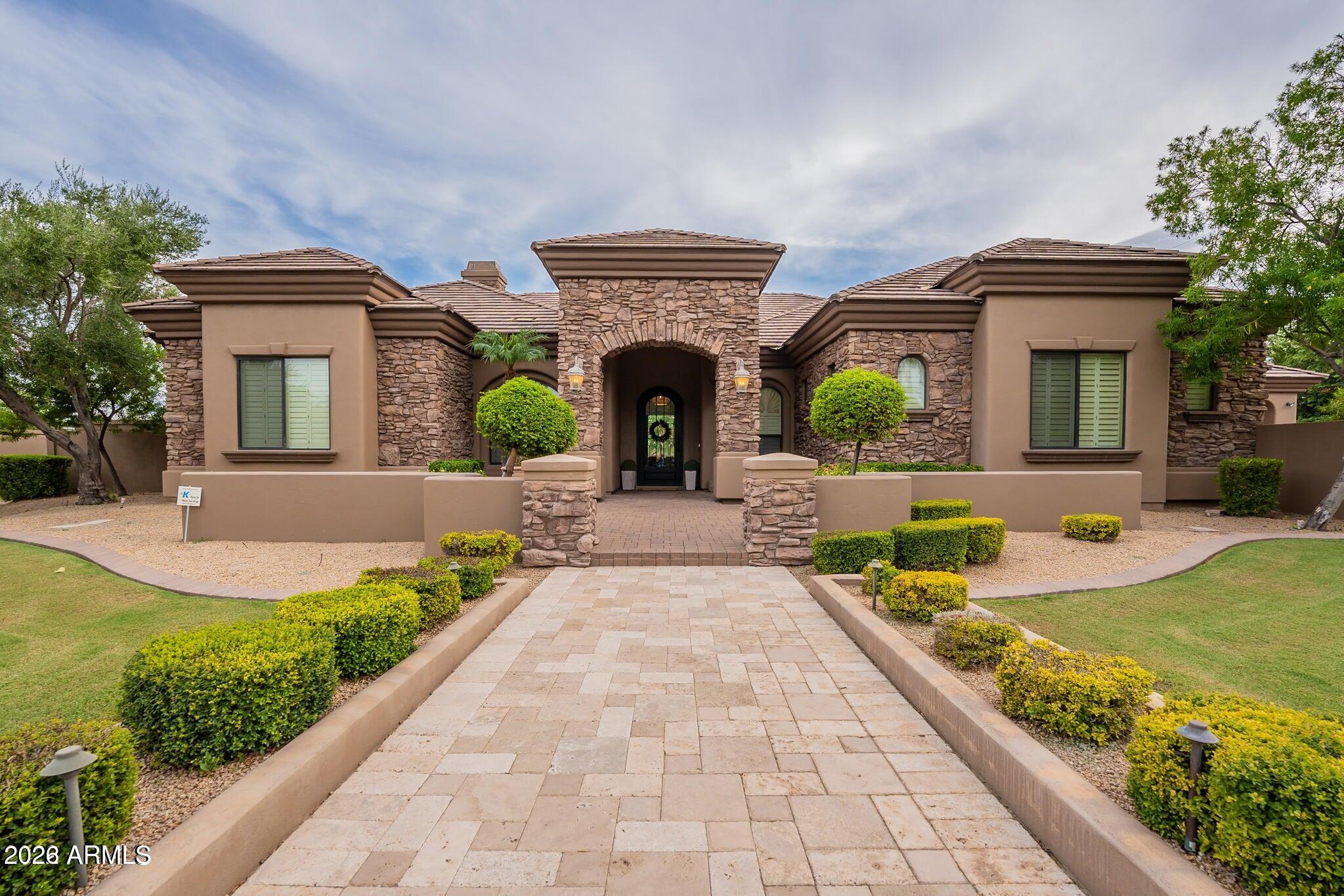1131 E DESERT Court, Gilbert, AZ 85234