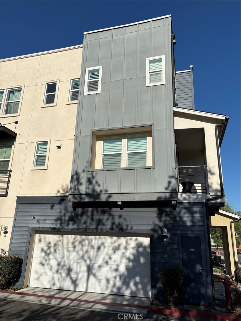 1422 N Harbor