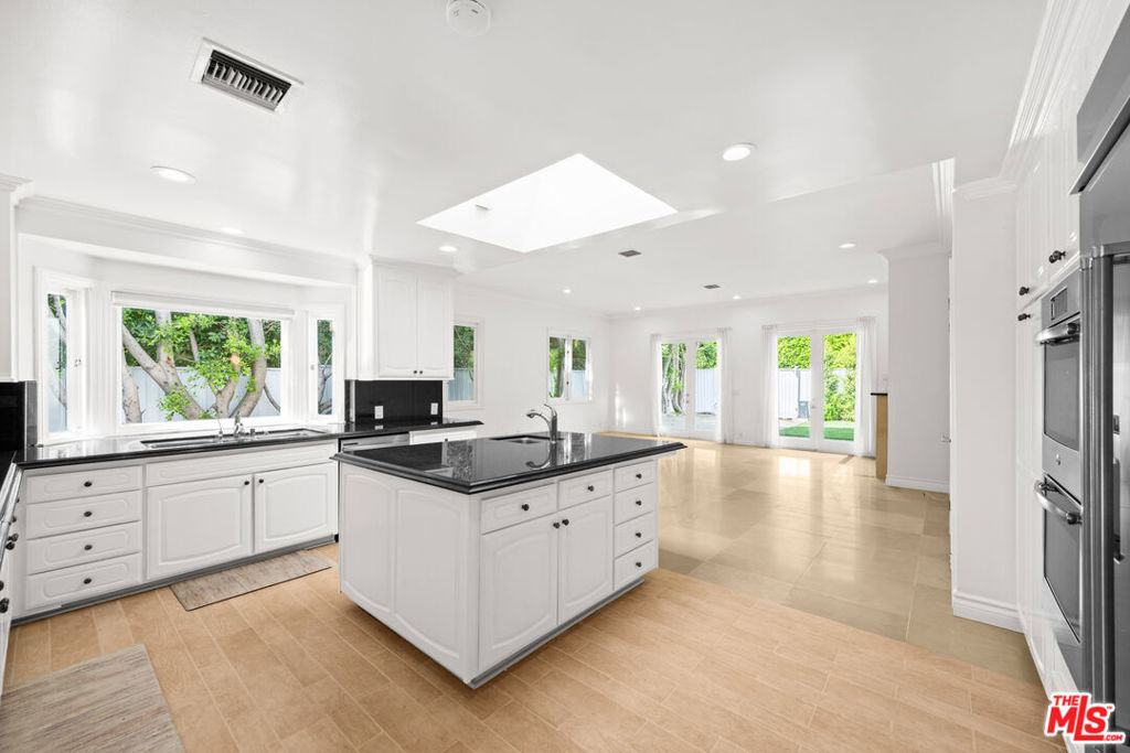 225 S Palm Drive