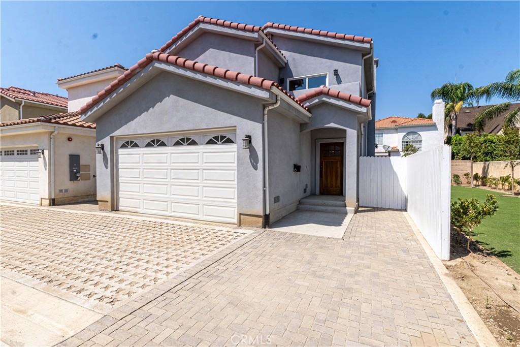 9246 Cedros 6