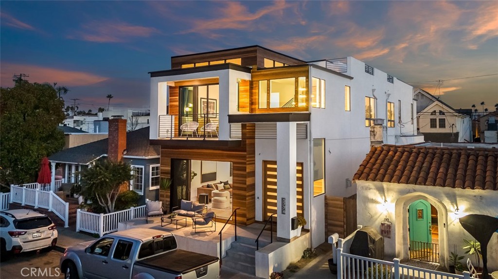 5776 Campo Walk