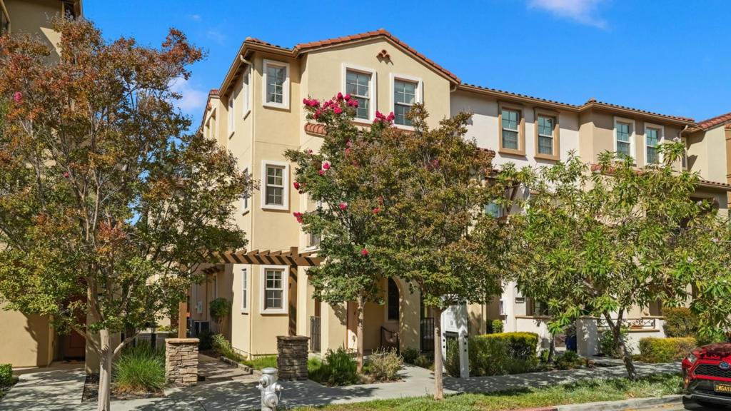 120 Minaret Avenue
