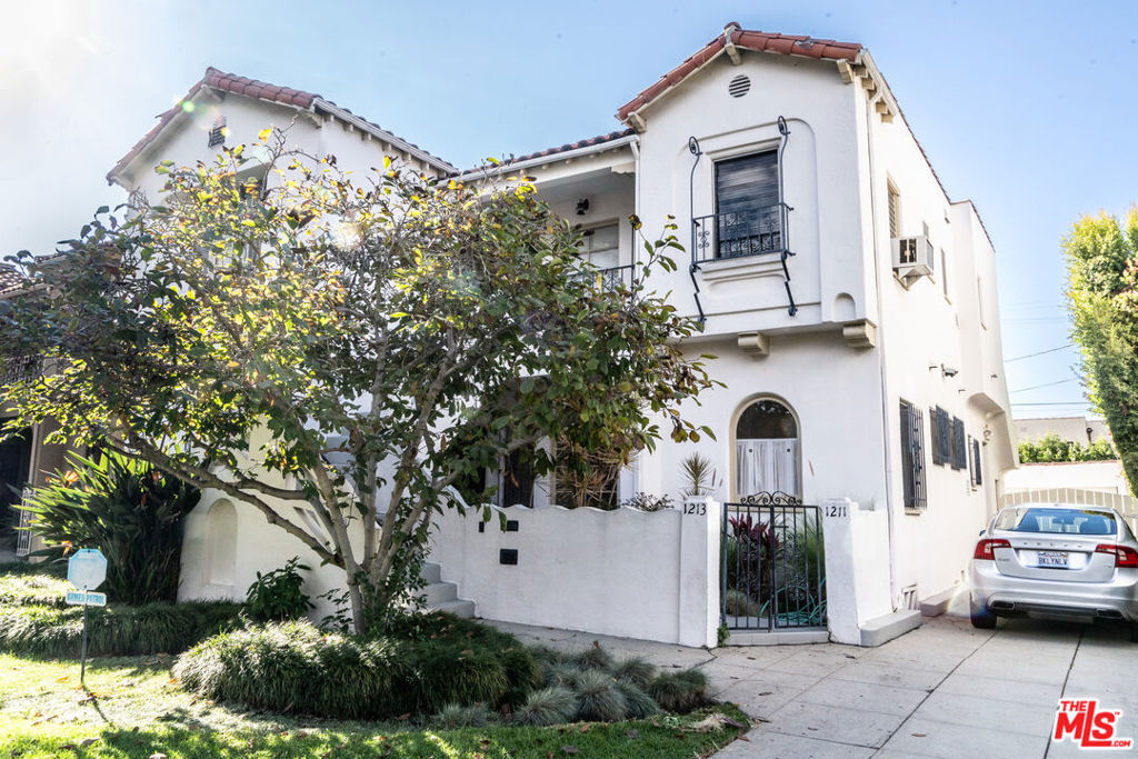 1211 S Hayworth Avenue