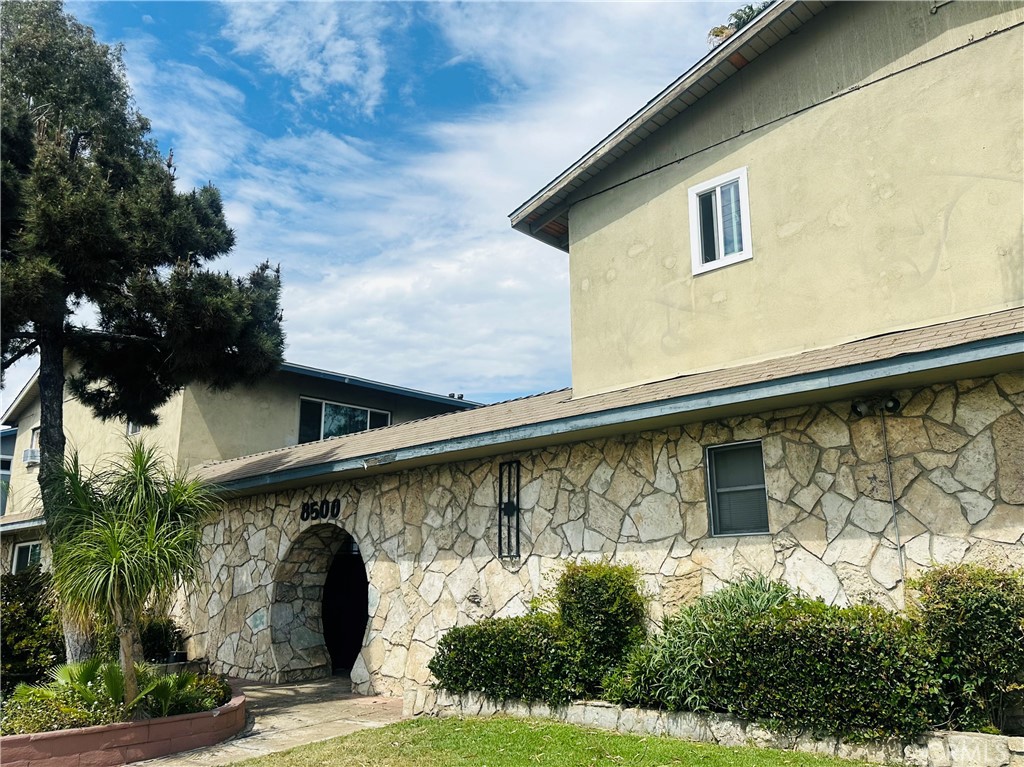 8500 Sunland