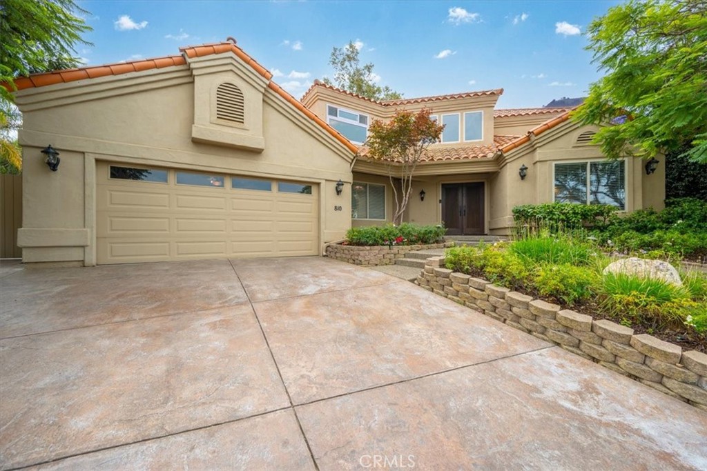 810 Fairway Vista