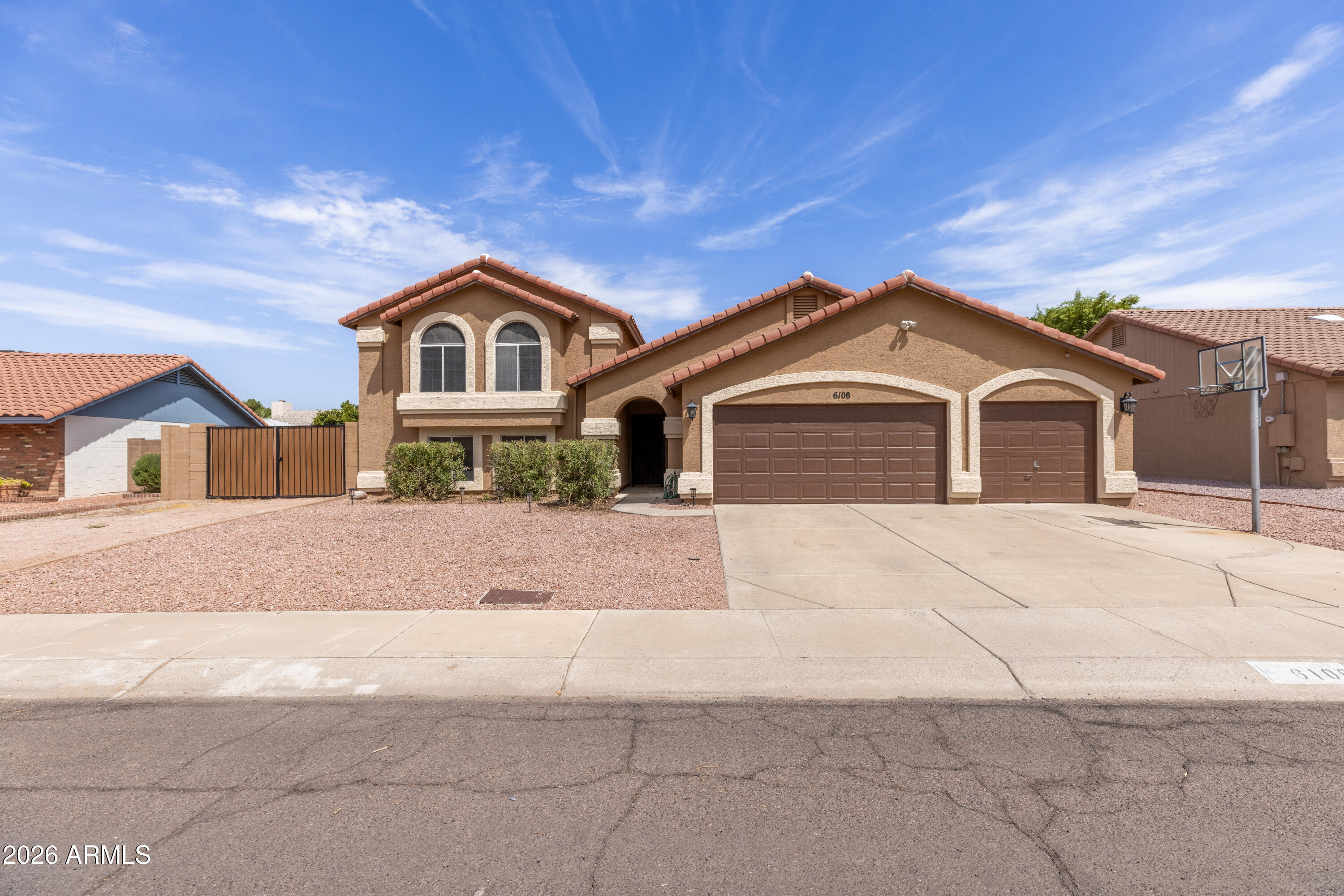 6108 W SHANGRI LA Road W, Glendale, AZ 85304