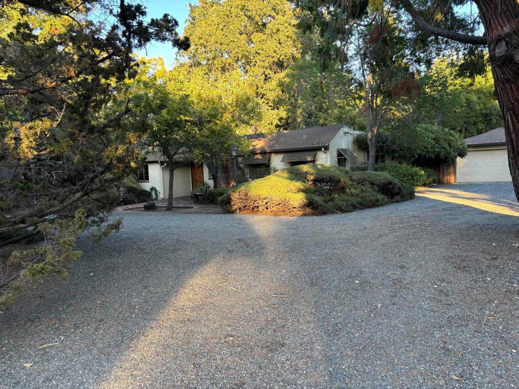 845 Los Robles Avenue