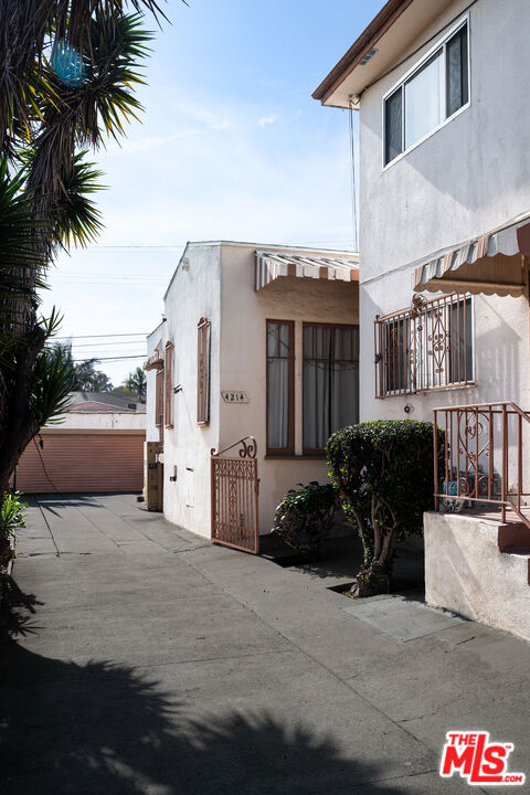 4214 W Slauson Avenue