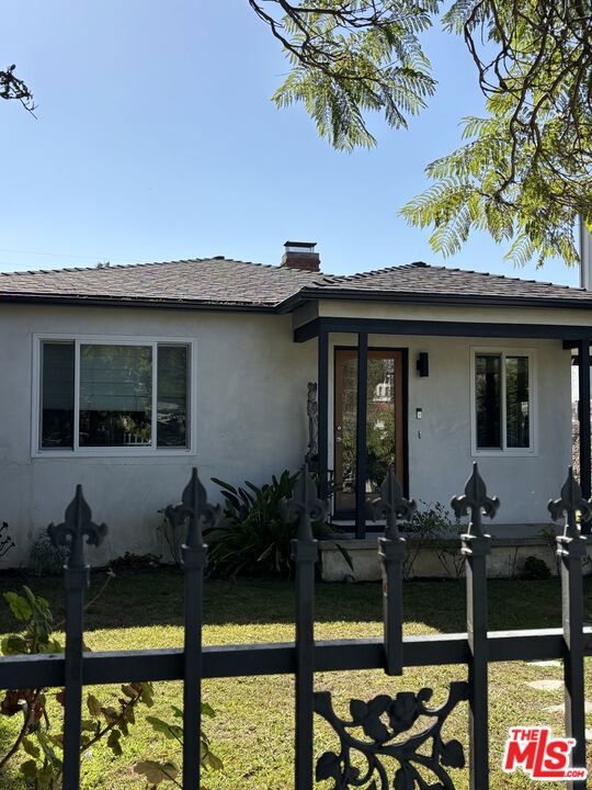 1022 Amoroso Place