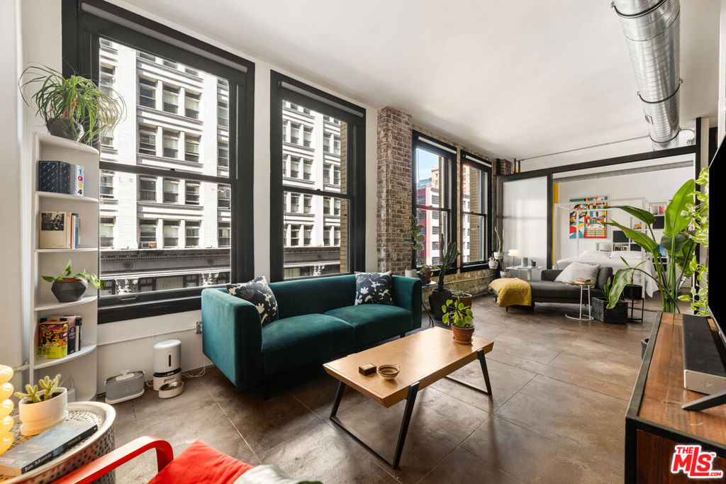 215 W 7th Street 407