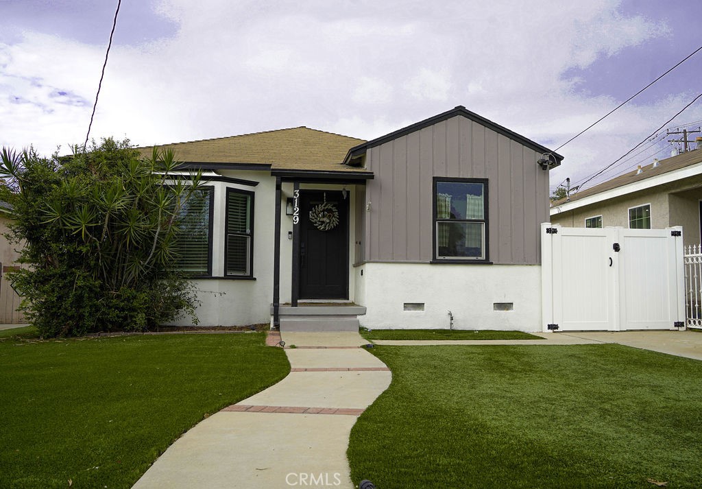 3129 W 112th
