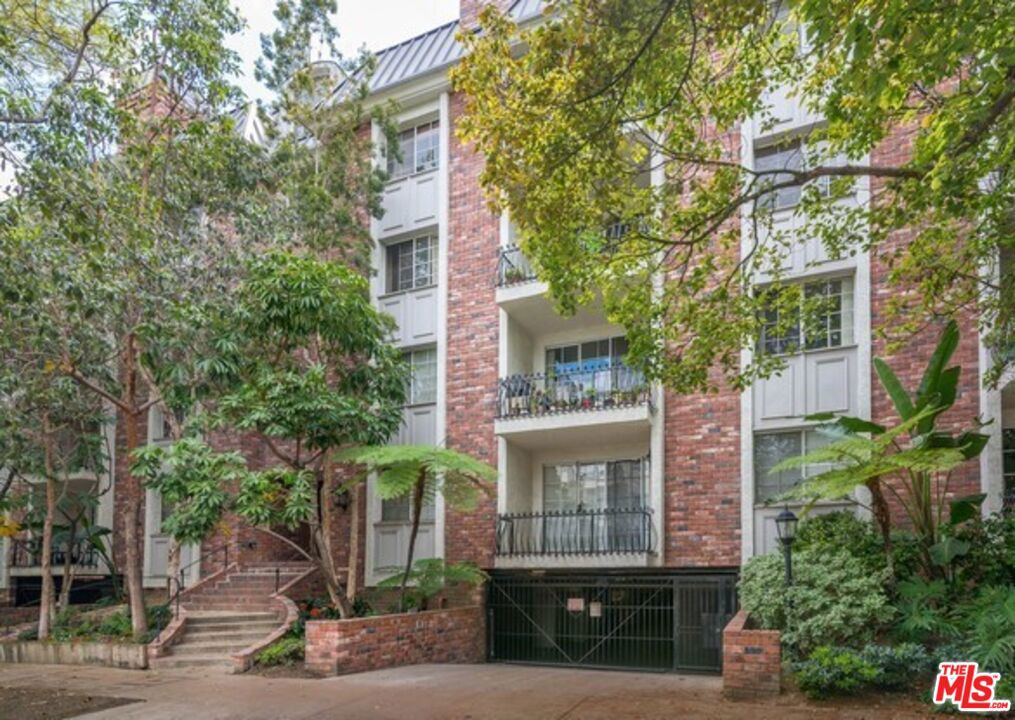 1375 Kelton Avenue 107