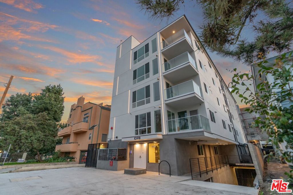 10918 Camarillo Street 502