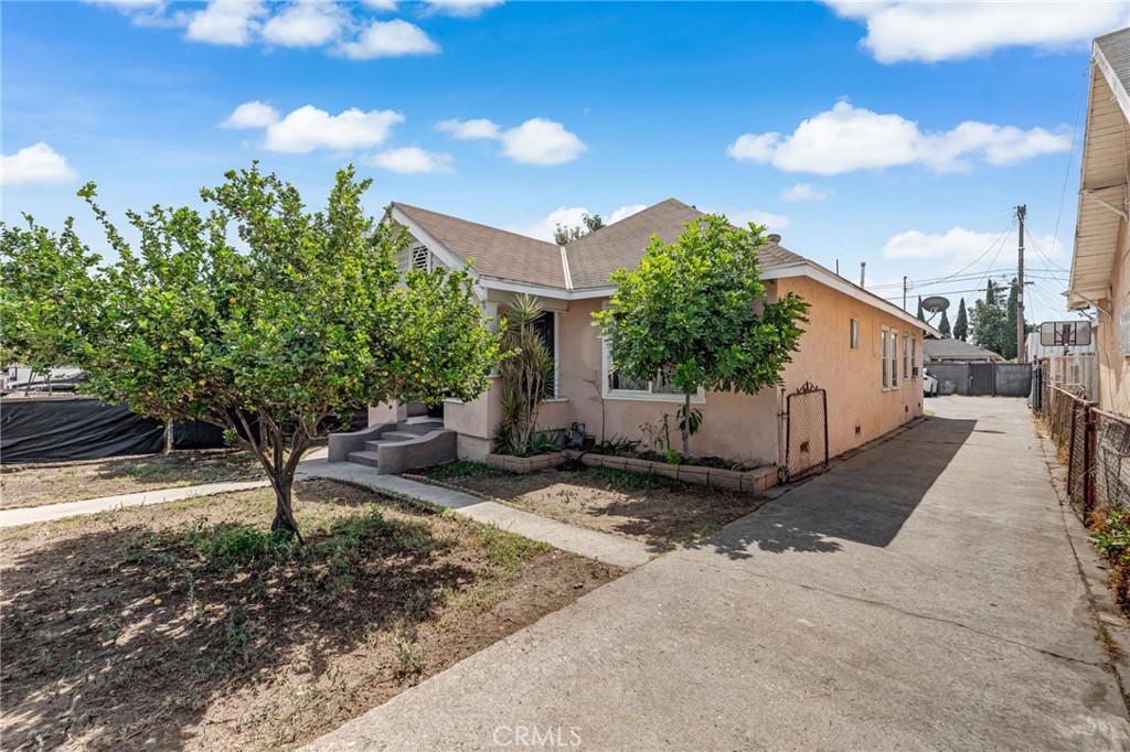 1302 E 48th Place