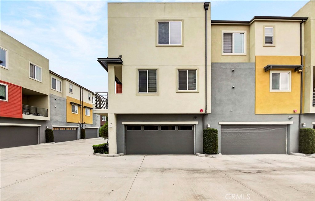 156 N Orange