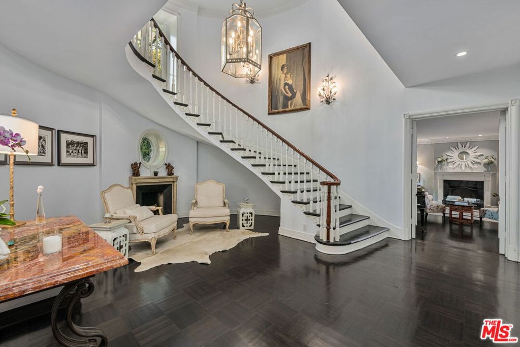 1110 Benedict Canyon Drive