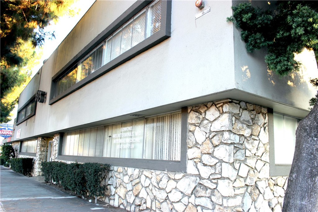 303 Glenoaks 9