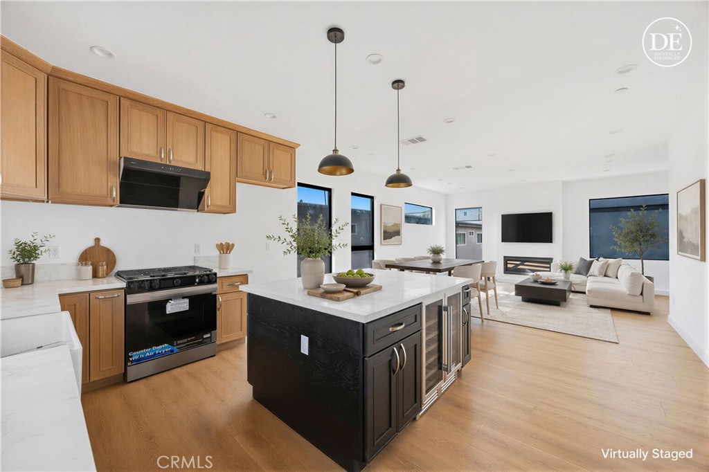 10158 Regent Street