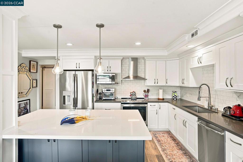 2032 Golden Rain Road 6