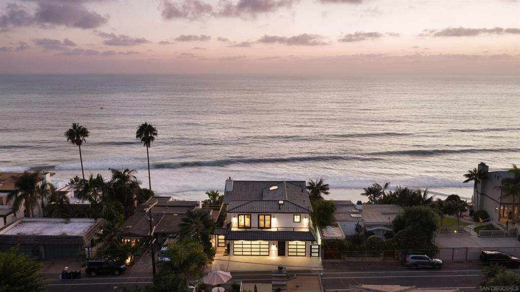 1112 Neptune Ave
