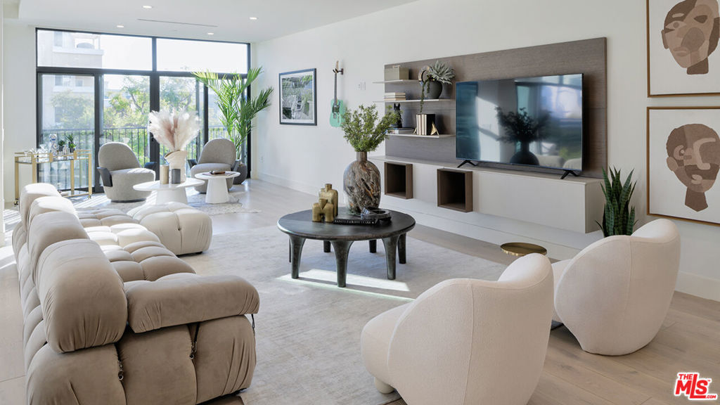 425 N Palm Drive 403