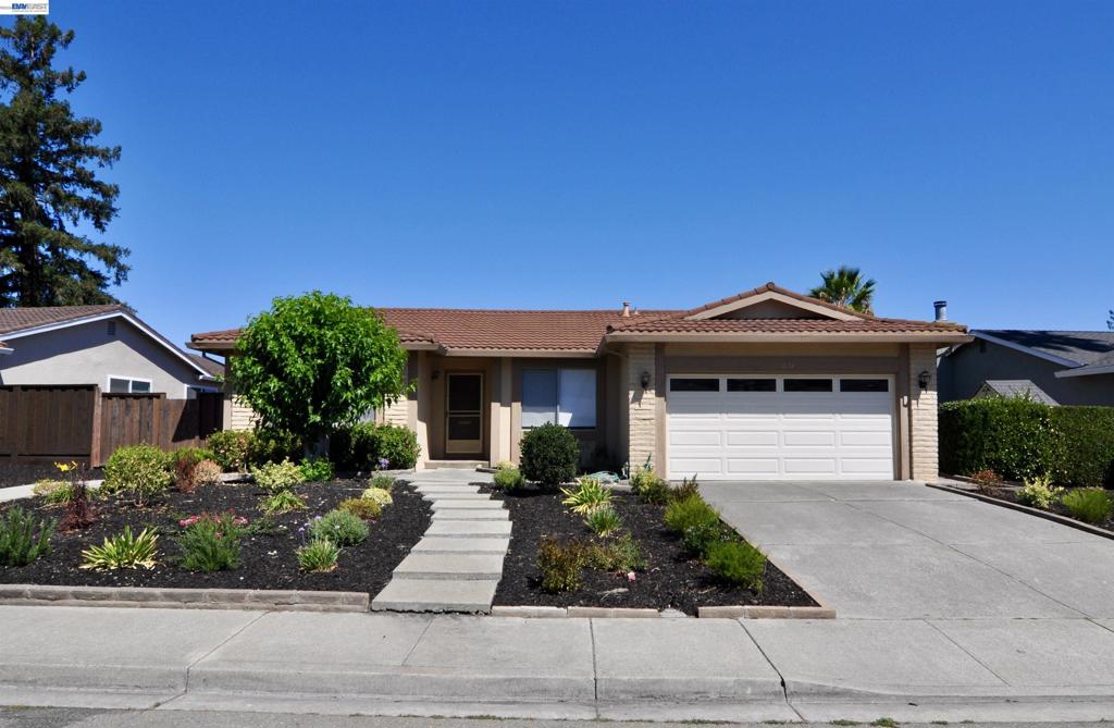 274 Ludlow Pl