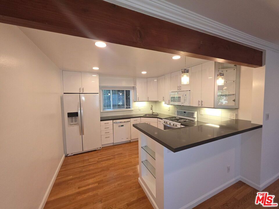 305 309 Broadway Street 11