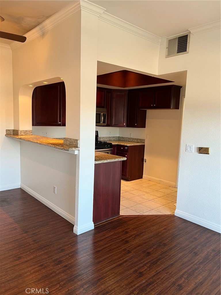 10943 Laurel Canyon C-20