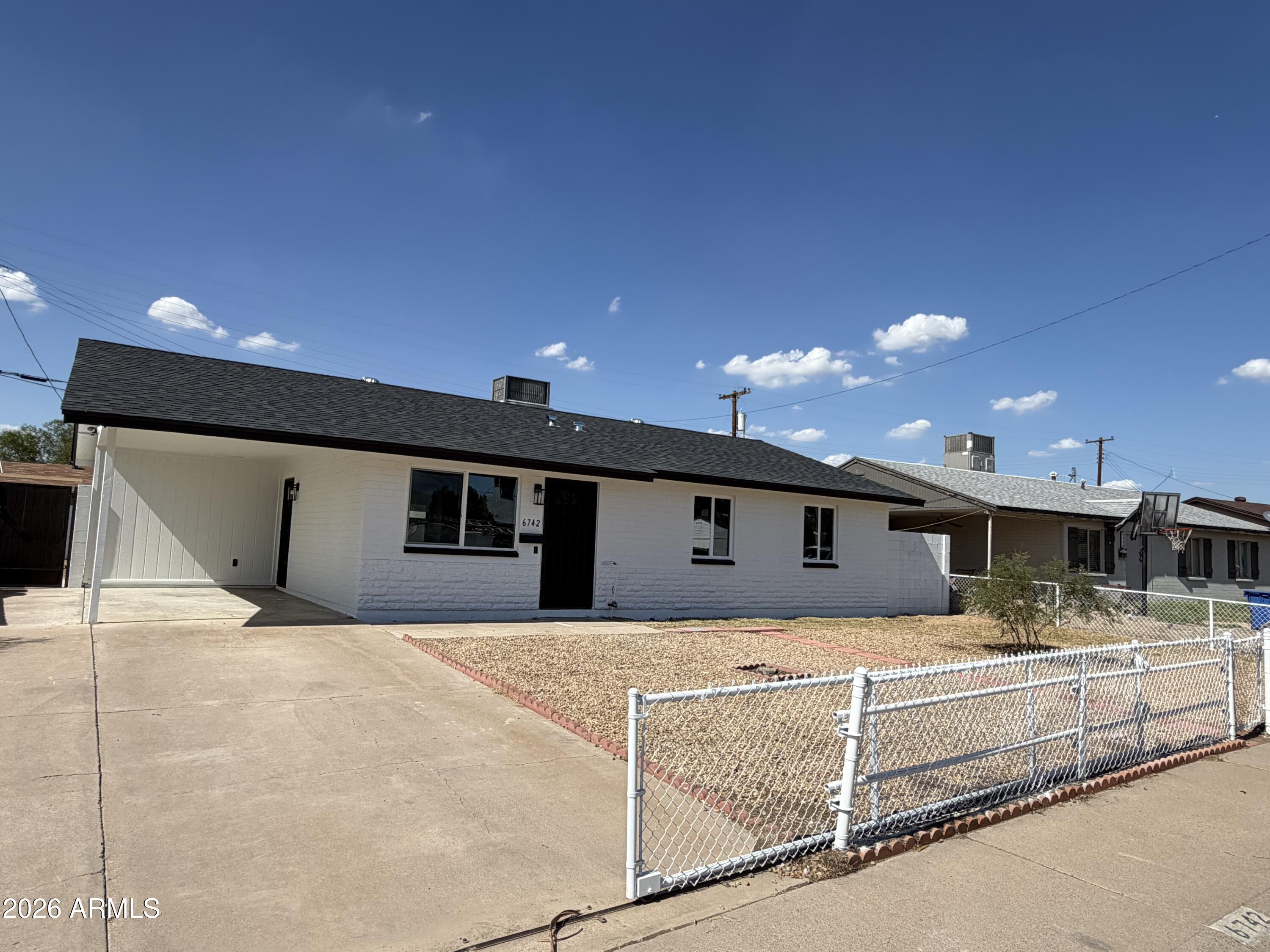 6742 W HAZELWOOD Street, Phoenix, AZ 85033